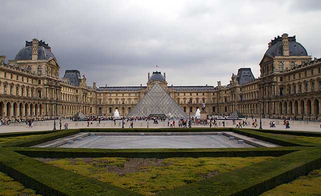 Attraits touristiques en France : Le Louvre
