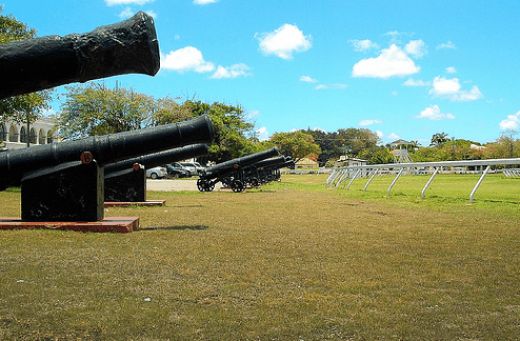 Attraits touristiques en Barbade : Garrison Savannah Cannons