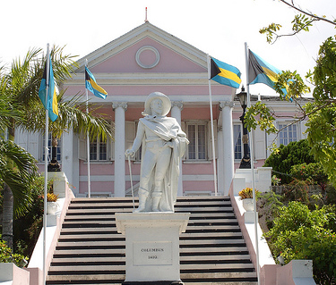Touristic attractions of Bahamas : Government House & Changing of the Guard