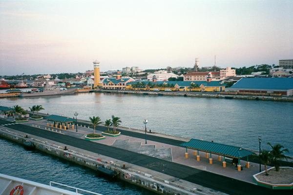 Touristic attractions of Bahamas : Prince George Wharf